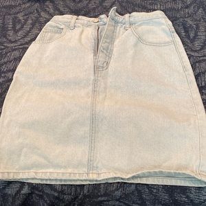 Guess blue denim washed mini skirt with pockets